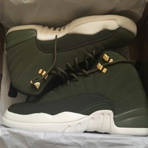 Jordan 12s Olive Green Size 6